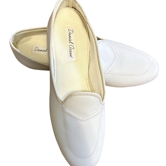 Daniel Green Women's White Loafers - Picture 1 of 8